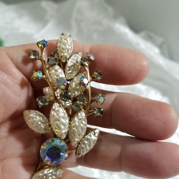 Vintage 80's floral brooch aurora borealis stones 1.1899 - Picture 1 of 16